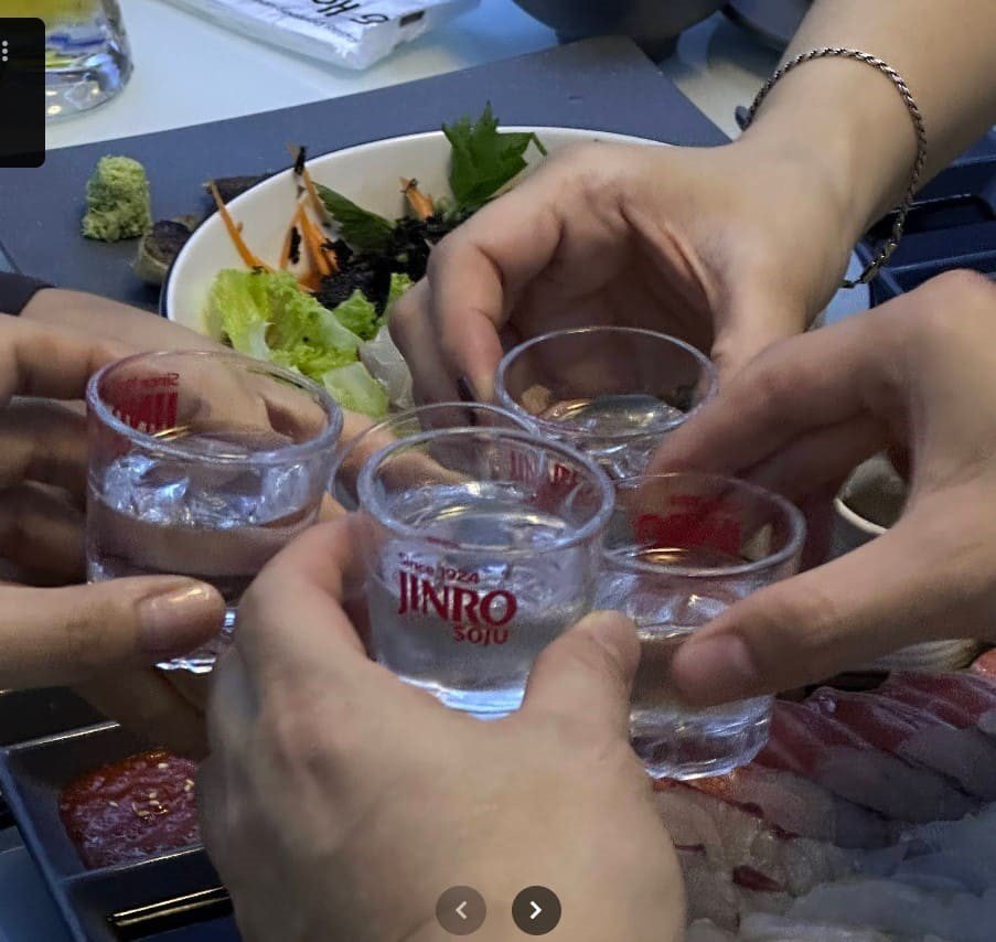 한해9도씨 (Hanhae 9°C)는 호치민 2군 타오디엔에 위치한 한국식 활어회·해산물 횟집입니다.